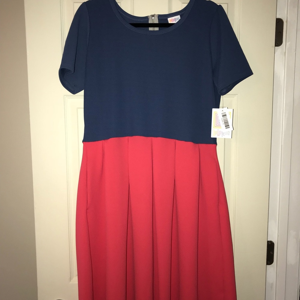 BNWT Lularoe Amelia. Size XLarge